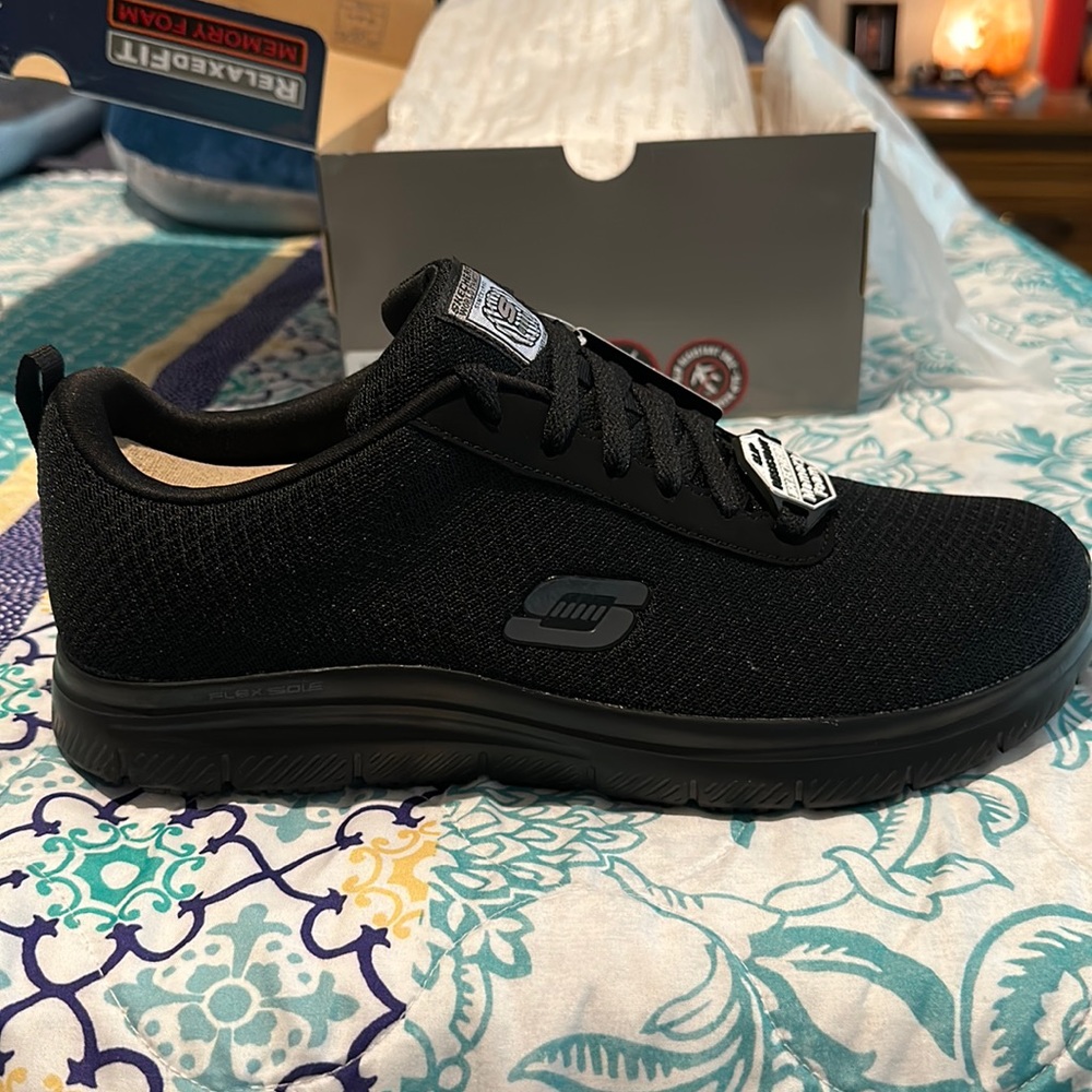 Men’s Sketchers relaxed fit, memory foam, slip resistant work shoe.